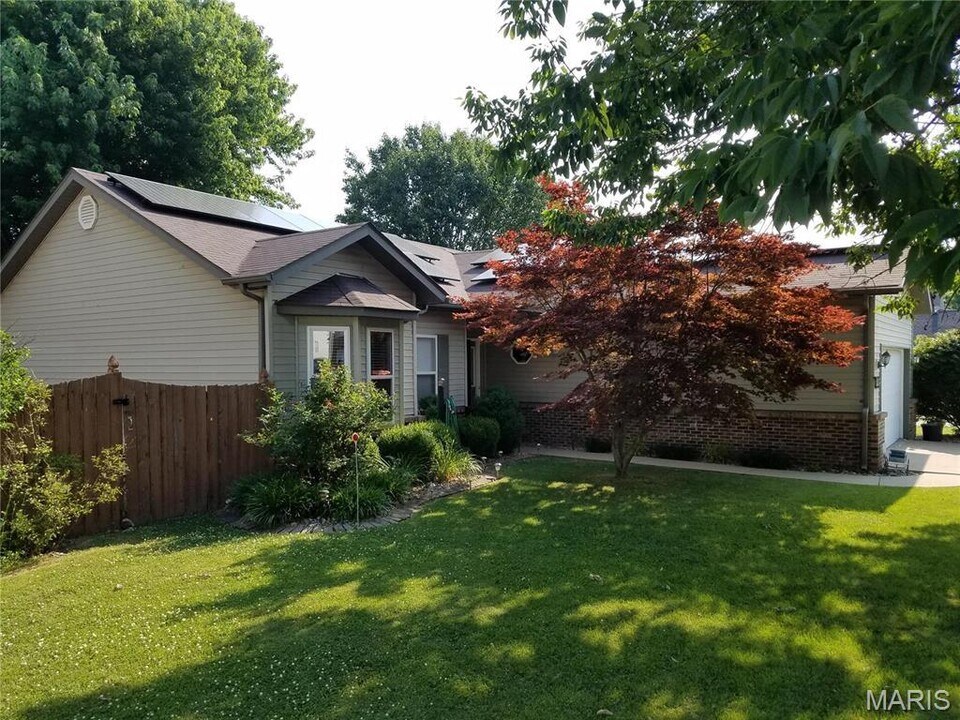 1308 Terrace Green Ln in O'Fallon, IL - Building Photo