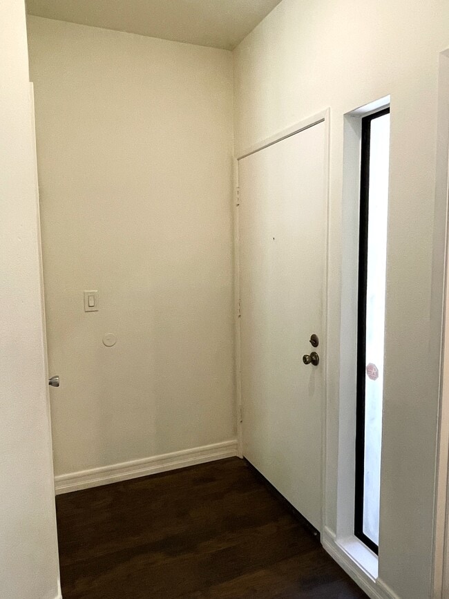 16211 Downey Ave in Paramount, CA - Building Photo - Building Photo