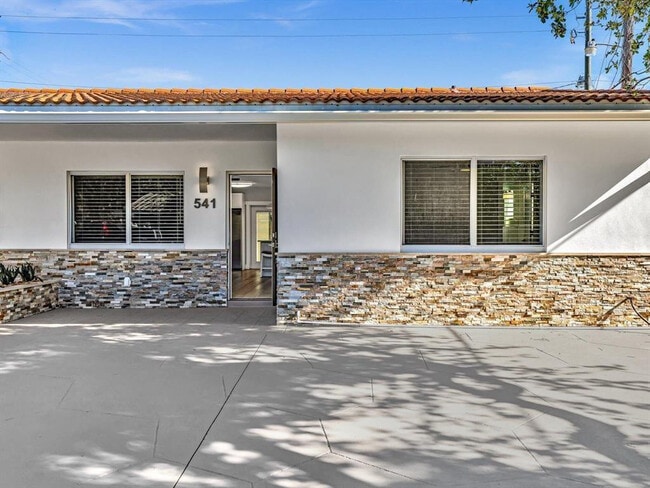 541 NE 18th St in Boca Raton, FL - Building Photo - Building Photo