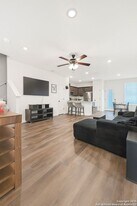 13822 Enzo Gate in San Antonio, TX - Building Photo