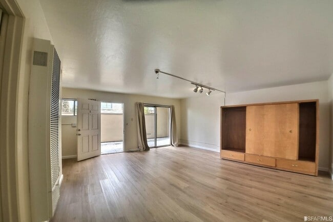 property at 1907 Greenwich St