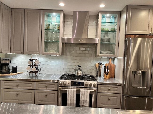 917 Constitution Ave NE, Unit 1 in Washington, DC - Foto de edificio - Building Photo