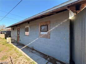 8406 Sevigny Dr in North Fort Myers, FL - Building Photo