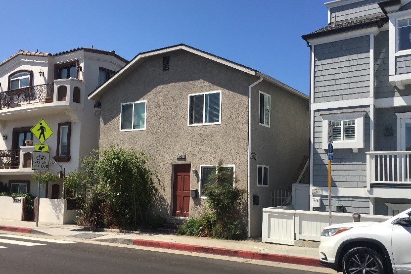 2329 Hermosa Ave in Hermosa Beach, CA - Building Photo