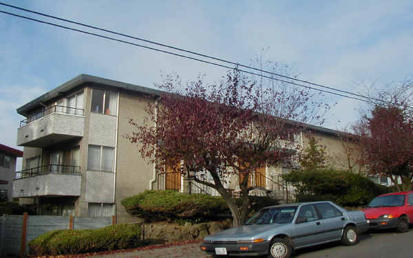 7455 5th Ave NE in Seattle, WA - Building Photo - Building Photo