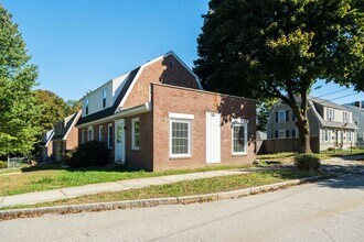 80 Concord Way in Portsmouth, NH - Foto de edificio - Building Photo