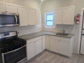 422 Viola St in Camden, NJ - Building Photo