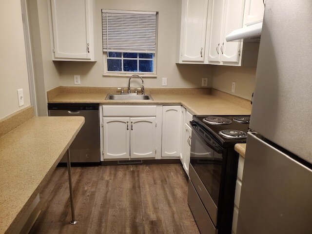 Burton East Apartments in Grand Rapids, MI - Building Photo
