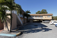 4717 SW 33rd Way in Fort Lauderdale, FL - Foto de edificio - Building Photo