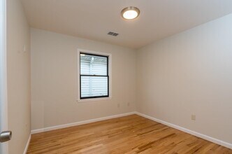 325 Claremont Ave in Jersey City, NJ - Building Photo - Building Photo