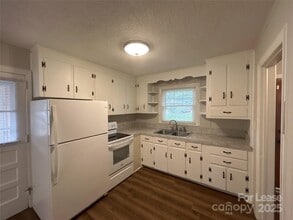 3847 Whitehall Dr in Charlotte, NC - Building Photo - Building Photo