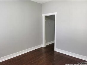 428 Dunning Ave in San Antonio, TX - Building Photo - Building Photo