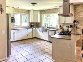 430 Wolf Dr in Anchorage, AK - Building Photo - Building Photo