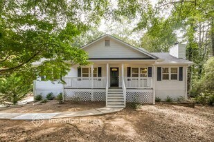 325 Hill Crest Cir in Woodstock, GA - Building Photo
