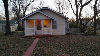 1810 Alabama St in Lawrence, KS - Building Photo