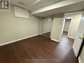 106 Marydale Ave in Markham, ON - Building Photo - Building Photo