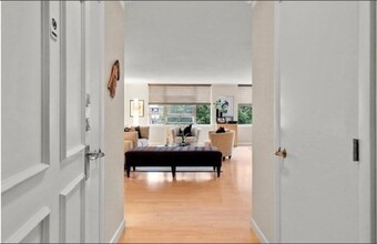 20 Hammond Pond Pkwy in Newton, MA - Building Photo - Building Photo