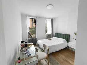 51 E Houston St-Unit -ID1015772P in New York, NY - Building Photo - Building Photo