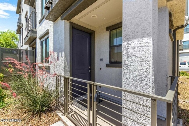 2090 S Dorsey Ln in Tempe, AZ - Building Photo - Building Photo