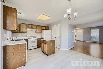 8301 Water Lily Way in Laurel, MD - Foto de edificio - Building Photo