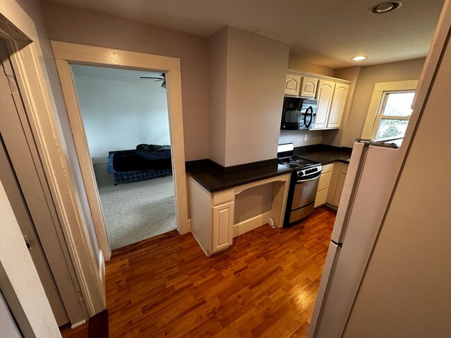 50 Meridian St in Groton, CT - Building Photo - Building Photo