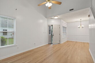 302 Dorothy Dr in Yorktown, VA - Building Photo - Building Photo