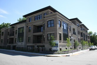 Garrison Landing in Wayzata, MN - Foto de edificio - Building Photo