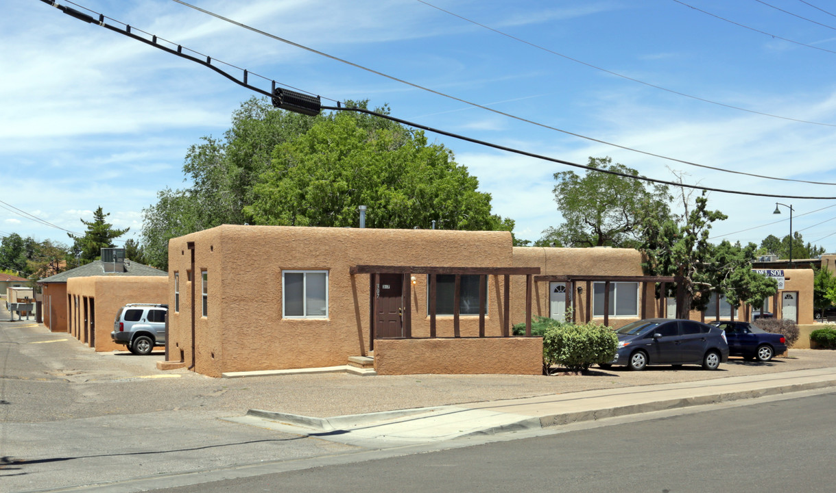 Plaza del Sol Apartments in Albuquerque, NM - Building Photo