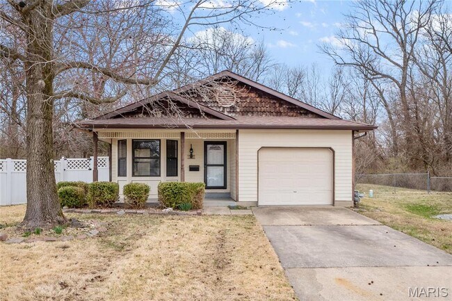 property at 701 Oak Hollow Ct