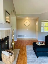8185 Mountain View Dr, Unit B in Pleasanton, CA - Building Photo - Building Photo