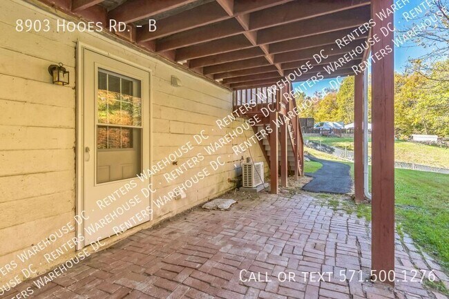 8903 Hooes Rd in Lorton, VA - Foto de edificio - Building Photo