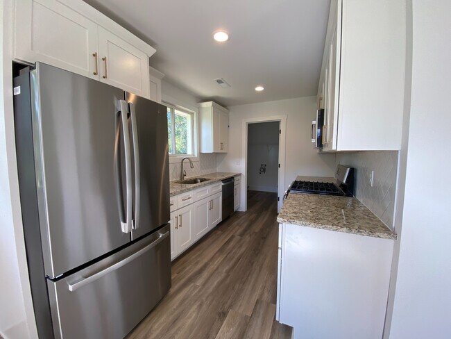 Room in House on Hadley Rd in Raleigh, NC - Building Photo - Building Photo