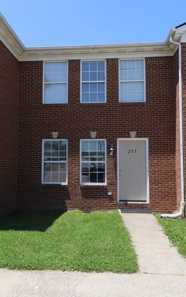 203 Coburn Dr in Nicholasville, KY - Building Photo - Building Photo