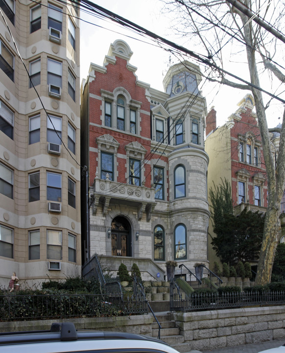 925 Hudson St in Hoboken, NJ - Foto de edificio