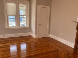 28 Trident Ave in Winthrop, MA - Building Photo