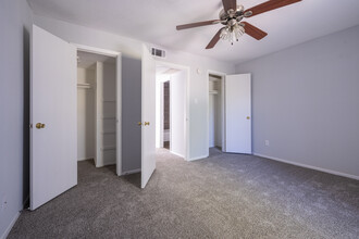 Carriage Woods Apartments in Conroe, TX - Foto de edificio - Interior Photo