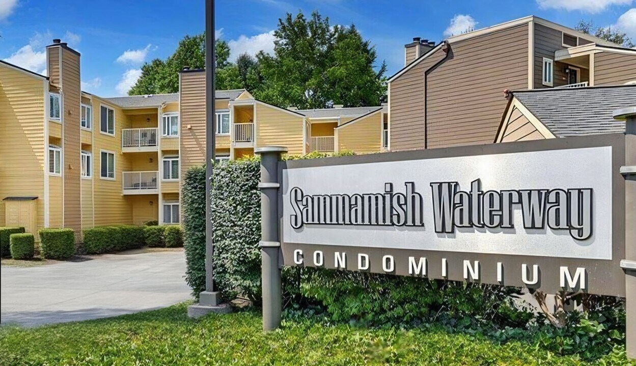 7404 West LK Sammamish Pkwy NE in Redmond, WA - Building Photo