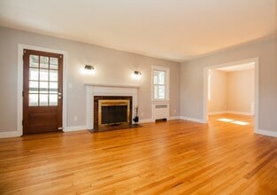 1165 W Boylston St in Worcester, MA - Foto de edificio - Building Photo