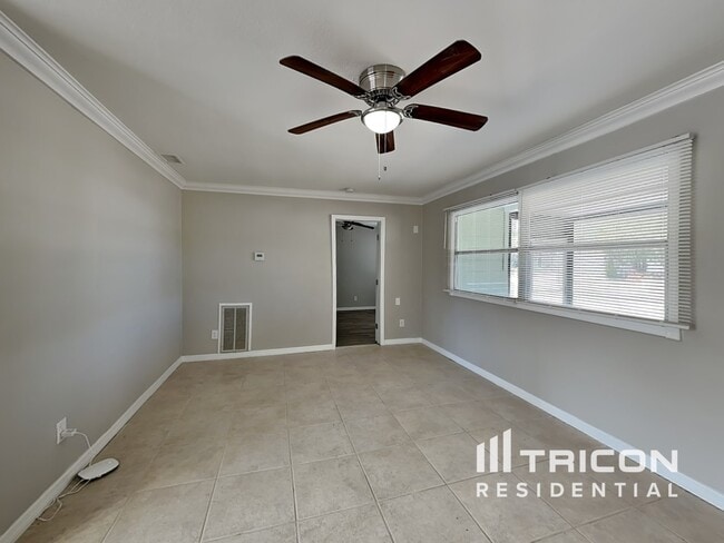 424 55th Ave NE in St. Petersburg, FL - Building Photo - Building Photo