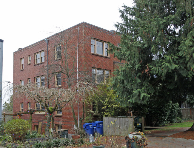 Berkley Apartments in Seattle, WA - Building Photo - Building Photo