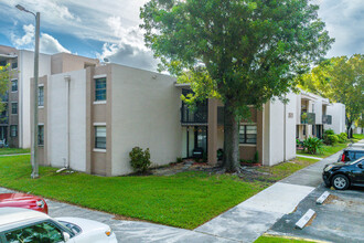 Westbird Village Condominiums in Miami, FL - Building Photo - Building Photo