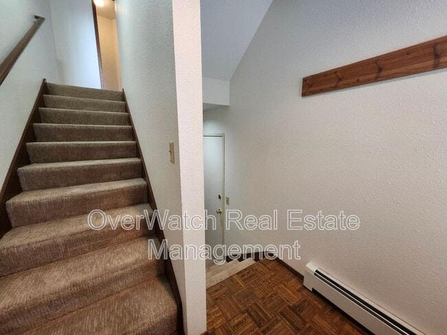 1932 Beaver Pl in Anchorage, AK - Building Photo - Building Photo