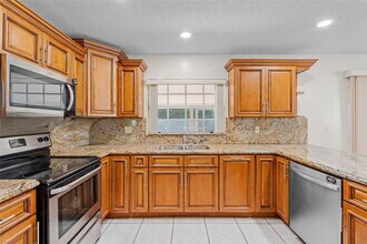 9034 SW 163rd Terrace in Palmetto Bay, FL - Building Photo - Building Photo