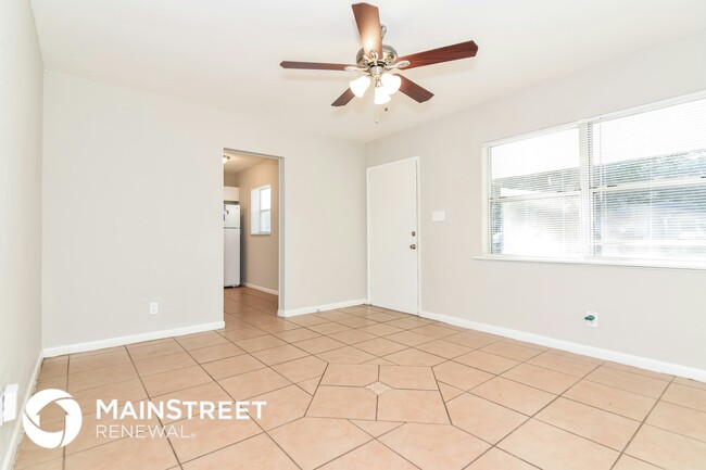 2102 E Wilder Ave in Tampa, FL - Building Photo - Building Photo