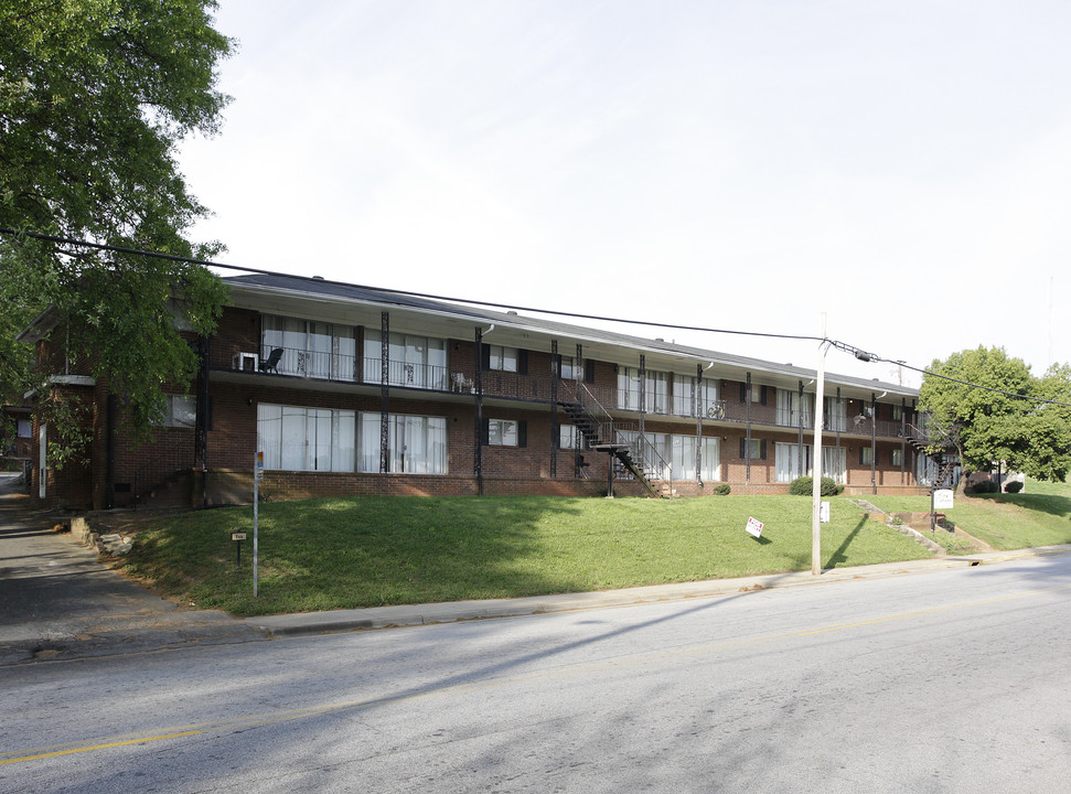 King Cabana Apartments in Hapeville, GA - Building Photo