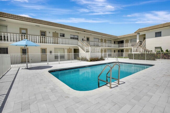 5450 Hollywood Blvd in Hollywood, FL - Building Photo - Building Photo