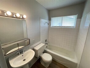 5900 Glen Meadow Dr in Austin, TX - Building Photo - Building Photo