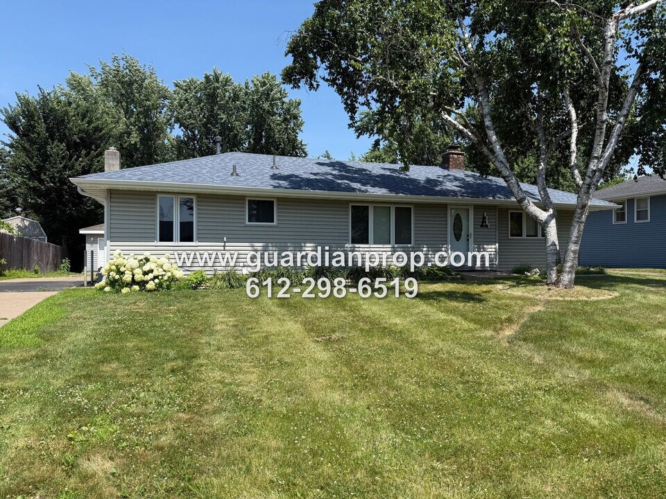 8268 Ingberg Trail in Cottage Grove, MN - Building Photo