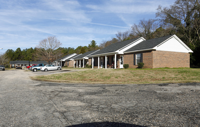 Country Club Apartments in Raleigh, NC - Building Photo - Building Photo