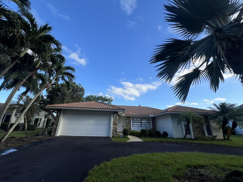 1048 NW 99th Ave in Plantation, FL - Building Photo